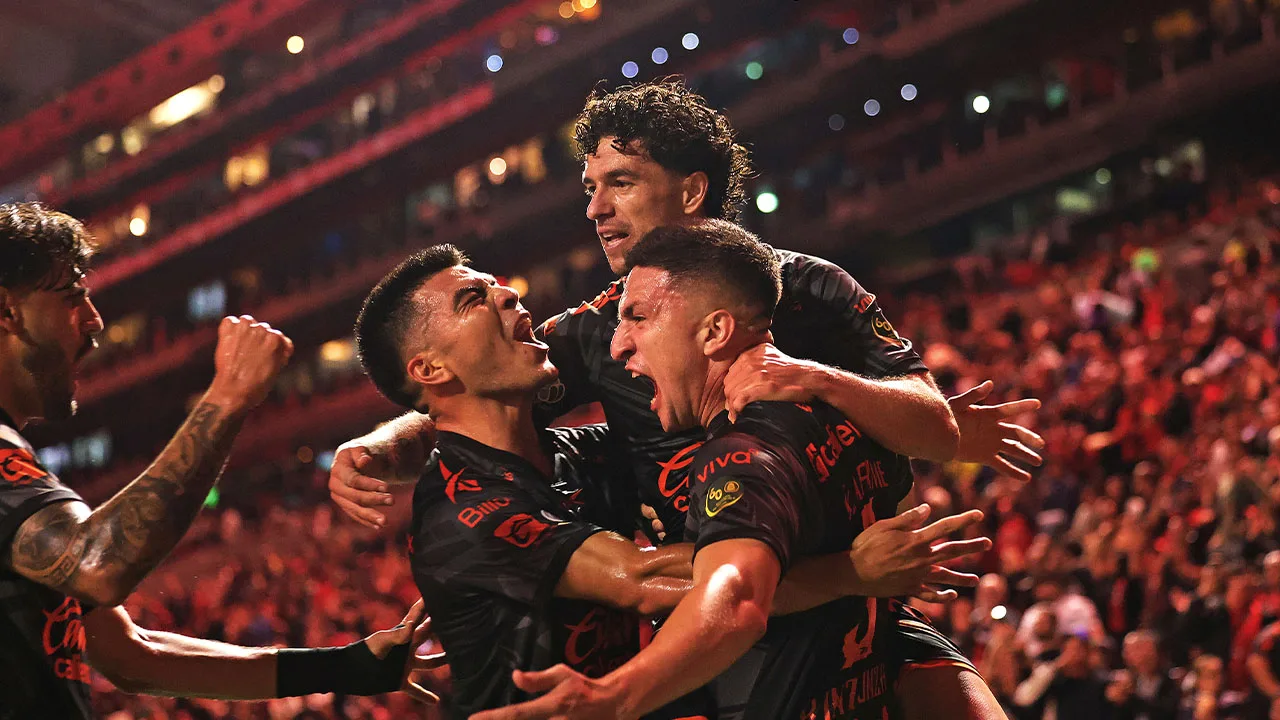 Con goles de González, Rivero y Preciado, la jauría dominó a los guerreros en casa.