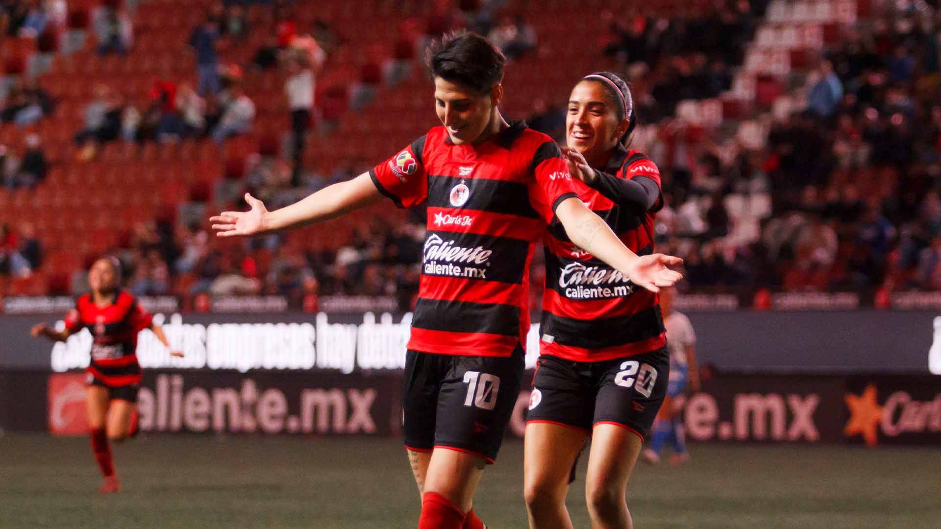 Las rojinegras golearon al Puebla en el Mictlán.
